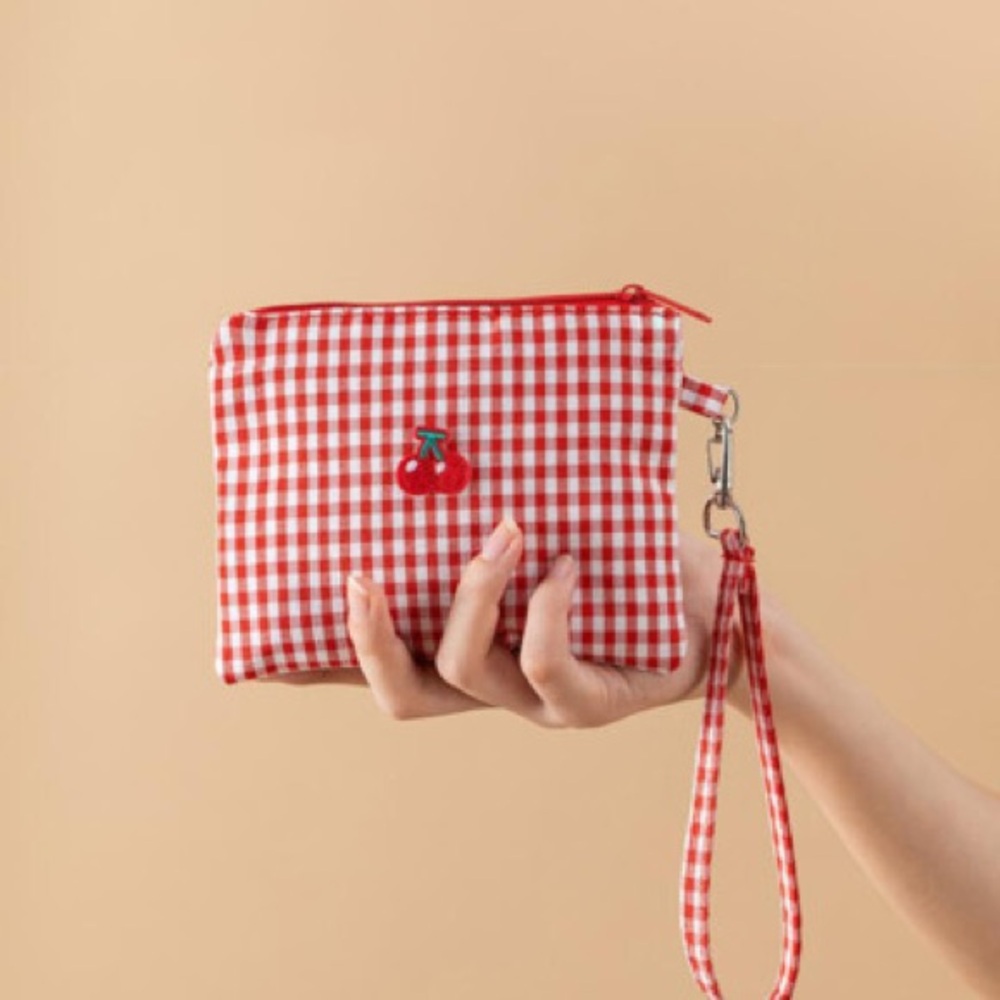 2/$15 🍓 Red Checkered Wristlet Pouch